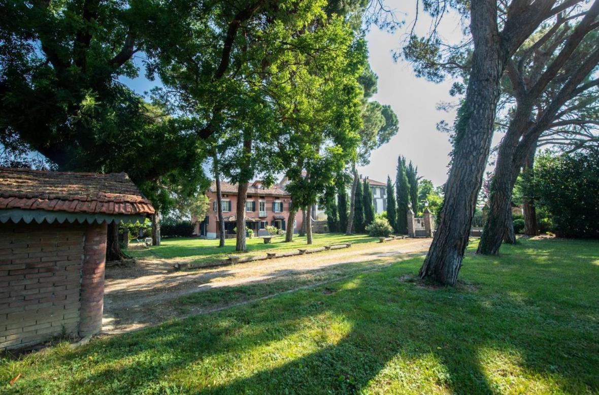 Villa Ottocentesca Immersa Nel Verde Montecavolo Екстер'єр фото