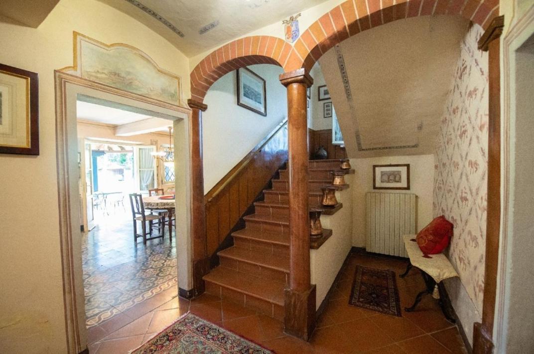 Villa Ottocentesca Immersa Nel Verde Montecavolo Екстер'єр фото